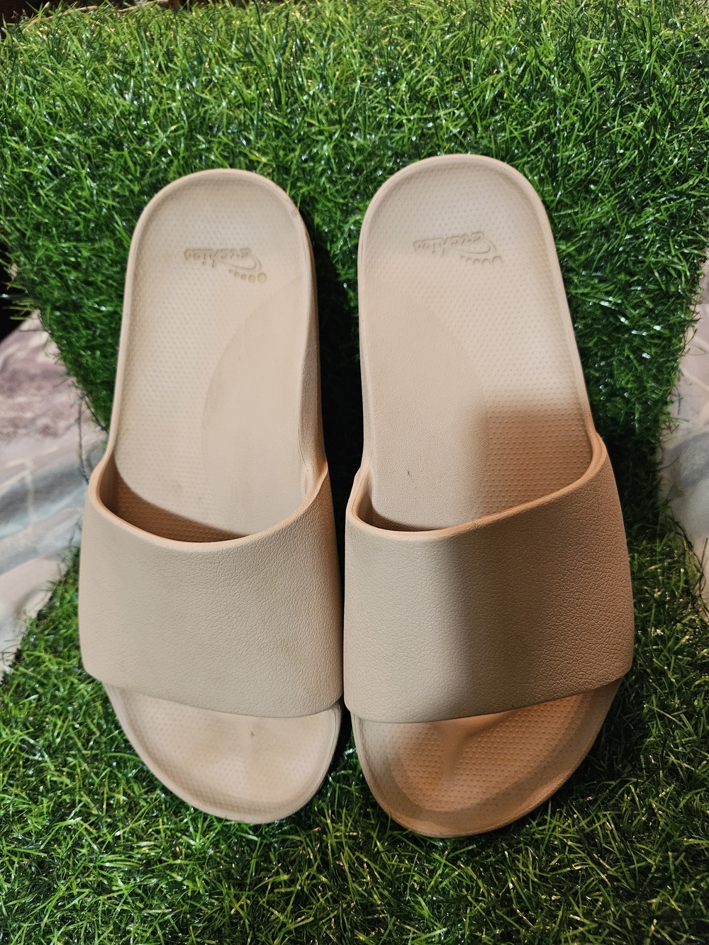 Minimal Women’s Slide Sandals in Beige